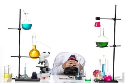 Klem dan Statif adalah: Pengertian, Bagian, Jenis, Fungsi, Cara Menggunakan, Cara Merawat